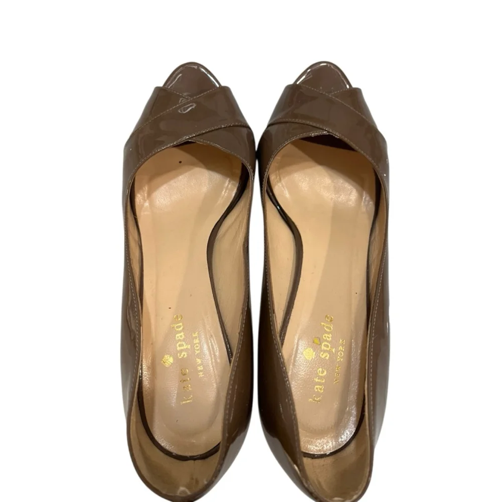 Kate Spade New York Patent Leather Pump Heels Size 6 Brown Peep Toe Women Italy